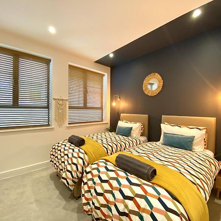 Stunning 2 Bed Apartment Sea Views And Parking Worthing Bagian luar foto