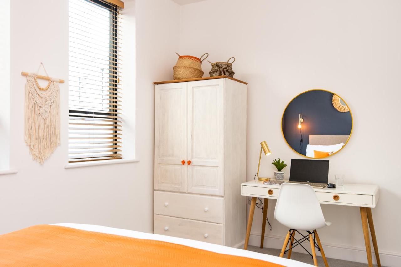 Stunning 2 Bed Apartment Sea Views And Parking Worthing Bagian luar foto