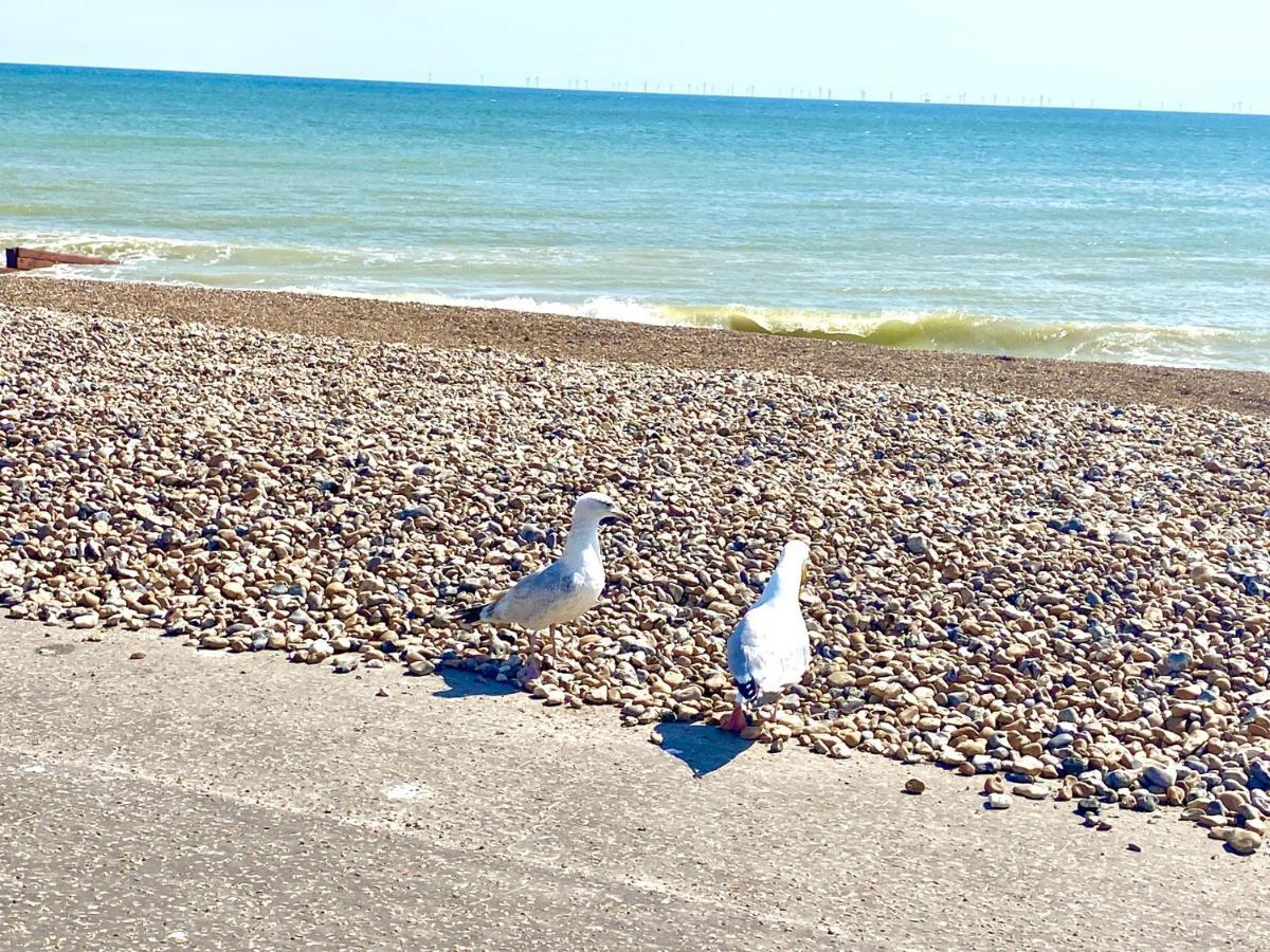 Stunning 2 Bed Apartment Sea Views And Parking Worthing Bagian luar foto
