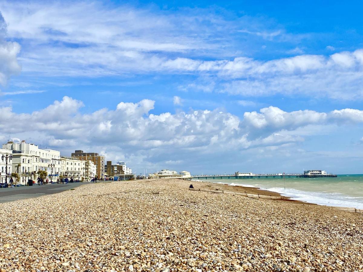 Stunning 2 Bed Apartment Sea Views And Parking Worthing Bagian luar foto