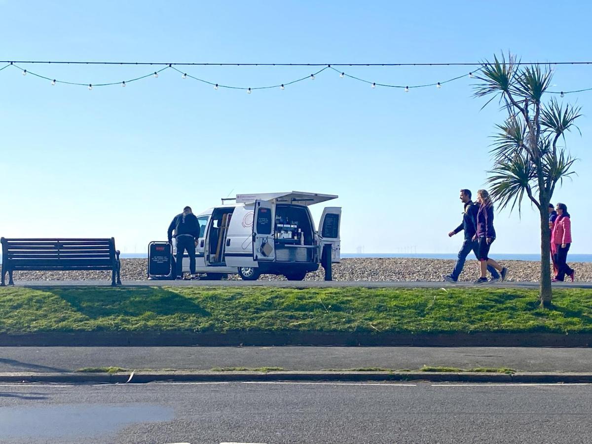 Stunning 2 Bed Apartment Sea Views And Parking Worthing Bagian luar foto