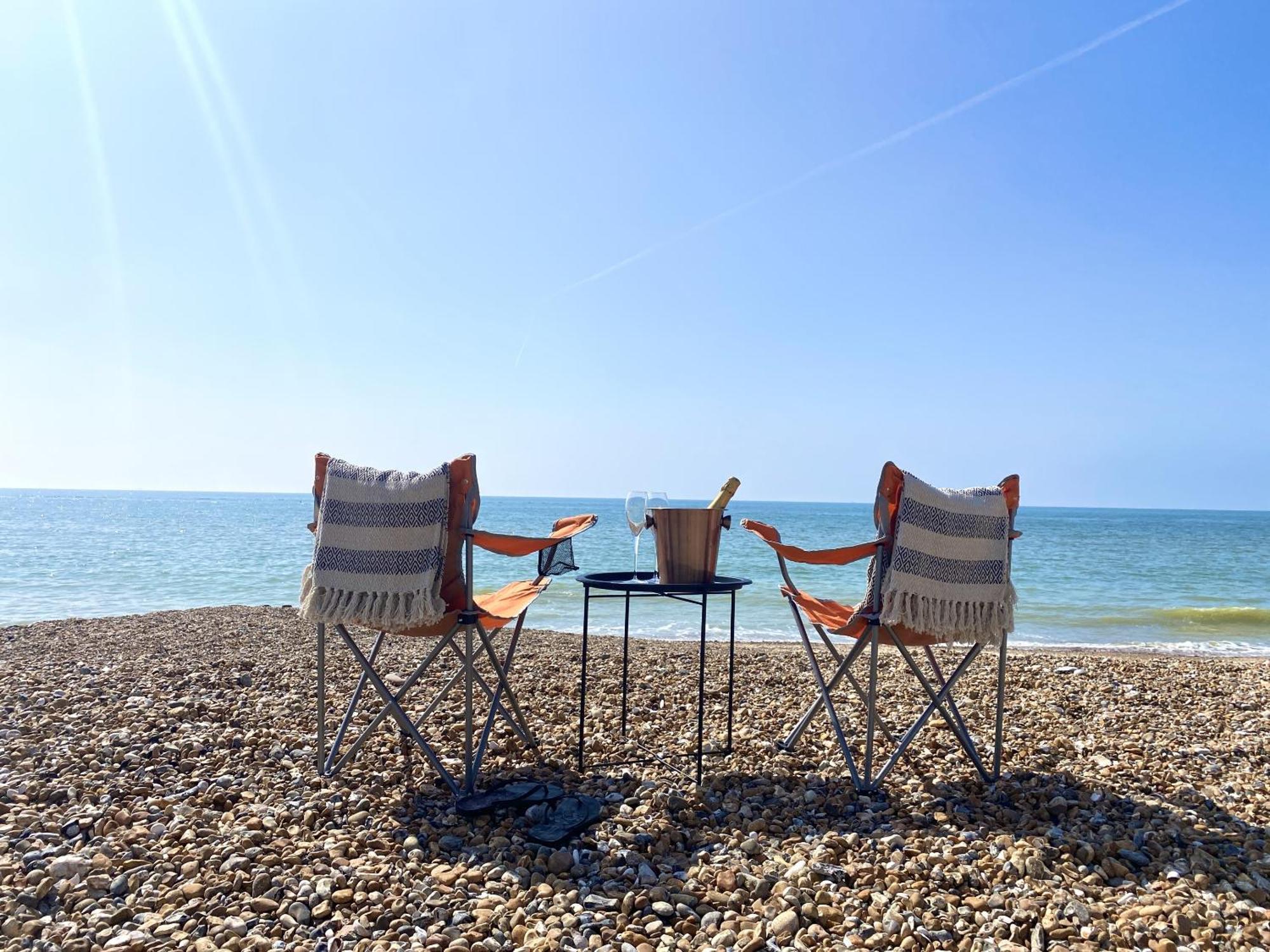 Stunning 2 Bed Apartment Sea Views And Parking Worthing Bagian luar foto